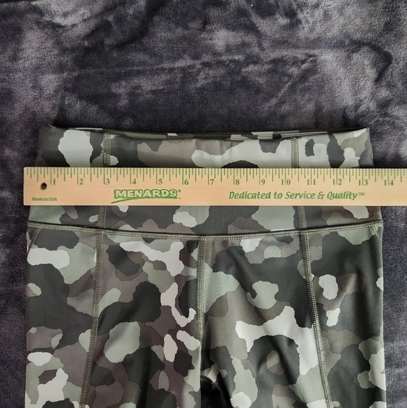 Athleta Lightning Camo Leggings Size Small Green - Picture 15 of 15